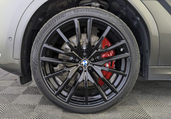 Подержанный автомобиль BMW X6 2022 года (12 фото)