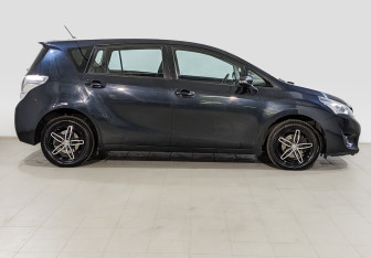 Подержанный автомобиль Toyota Verso 2014 года (4 фото)