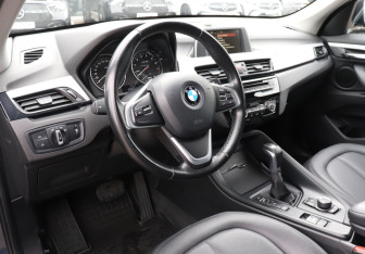 Подержанный автомобиль BMW X1 2015 года (13 фото)