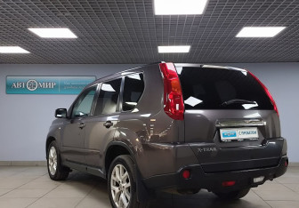 Подержанный автомобиль Nissan X-Trail 2007 года (7 фото)