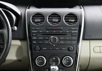 Подержанный автомобиль Mazda CX-7 2011 года (8 фото)