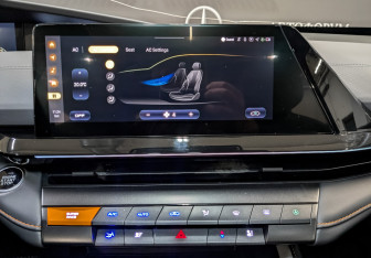 Подержанный автомобиль Changan UNI-V 2023 года (16 фото)