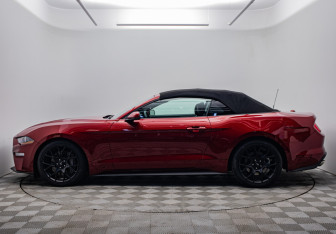 Подержанный автомобиль Ford Mustang Convertible 2019 года (2 фото)