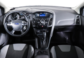Подержанный автомобиль Ford Focus Wagon 2012 года (12 фото)