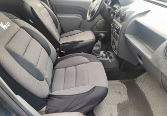 Подержанный автомобиль Renault Logan Sedan 2006 года (9 фото)