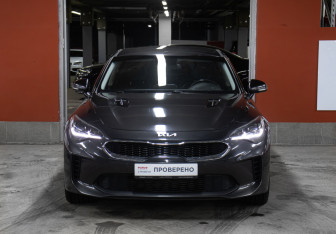 Подержанный автомобиль Kia Stinger 2018 года (2 фото)