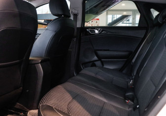 Подержанный автомобиль Kia Ceed Hatchback 2019 года (8 фото)