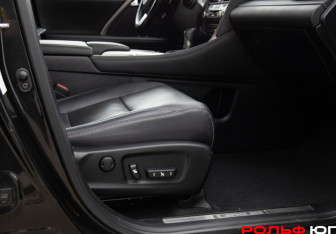 Подержанный автомобиль Omoda C5 2024 года (17 фото)