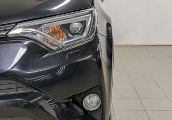 Подержанный автомобиль Toyota RAV4 2019 года (16 фото)