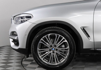 Подержанный автомобиль BMW X3 2021 года (8 фото)