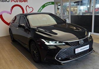 Подержанный автомобиль Toyota Avalon 2022 года (3 фото)