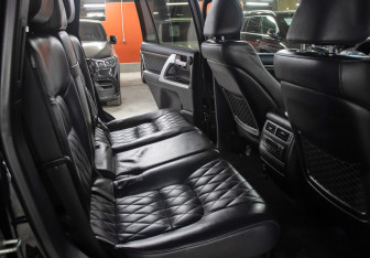 Подержанный автомобиль Toyota Land Cruiser Suv 2018 года (12 фото)