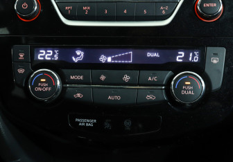 Подержанный автомобиль Nissan X-Trail 2015 года (18 фото)