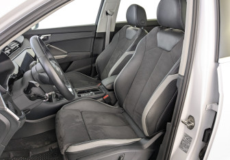 Подержанный автомобиль Audi Q3 2023 года (20 фото)