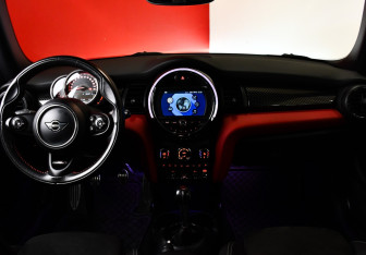 Подержанный автомобиль MINI Hatch 2019 года (9 фото)