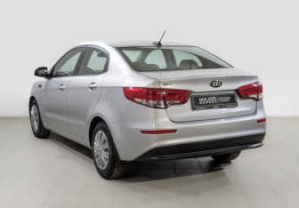Подержанный автомобиль Kia Rio Sedan 2017 года (7 фото)