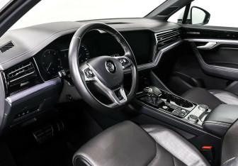 Подержанный автомобиль Volkswagen Touareg 2018 года (7 фото)