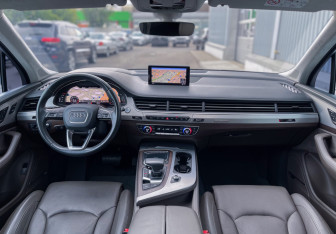 Подержанный автомобиль Audi Q7 2015 года (22 фото)