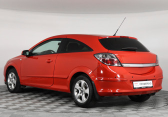 Подержанный автомобиль Opel Astra Hatchback 2007 года (7 фото)