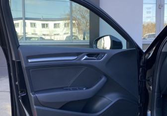 Подержанный автомобиль Audi A3 Sedan 2017 года (18 фото)