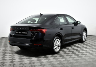 Подержанный автомобиль Skoda Octavia Liftback 2020 года (3 фото)
