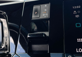 Подержанный автомобиль Volkswagen Multivan 2025 года (16 фото)
