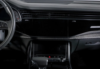 Подержанный автомобиль Audi Q8 2019 года (13 фото)