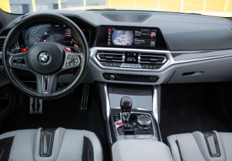 Подержанный автомобиль BMW M4 Coupe 2022 года (10 фото)