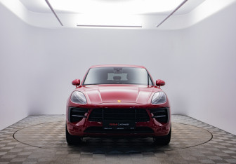 Подержанный автомобиль Porsche Macan 2021 года (2 фото)