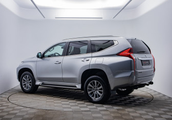 Подержанный автомобиль Mitsubishi Pajero Sport 2019 года (3 фото)