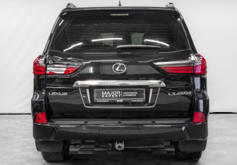 Подержанный автомобиль Lexus LX 2020 года (6 фото)