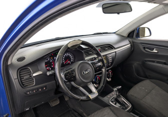 Подержанный автомобиль Kia Rio Hatchback 2019 года (16 фото)