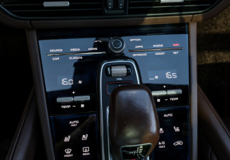 Подержанный автомобиль Porsche Cayenne 2018 года (22 фото)
