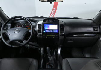 Подержанный автомобиль Toyota Land Cruiser Prado 2007 года (8 фото)