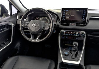 Подержанный автомобиль Toyota RAV4 2022 года (28 фото)