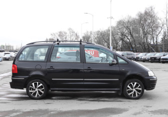 Подержанный автомобиль Volkswagen Sharan 2005 года (4 фото)