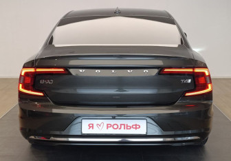 Подержанный автомобиль Volvo S90 2021 года (4 фото)