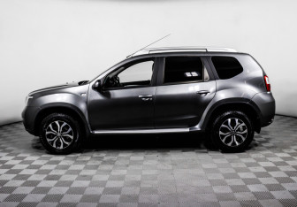 Подержанный автомобиль Nissan Terrano 2015 года (8 фото)