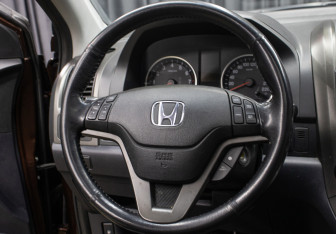 Подержанный автомобиль Honda CR-V 2011 года (16 фото)