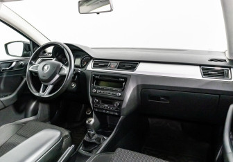 Подержанный автомобиль Skoda Rapid Liftback 2014 года (5 фото)