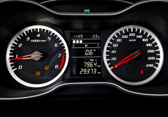 Подержанный автомобиль FAW Besturn X40 2021 года (13 фото)