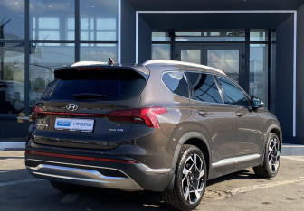 Подержанный автомобиль Hyundai Santa Fe 2021 года (5 фото)