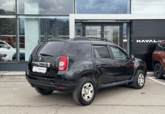 Подержанный автомобиль Renault Duster 2014 года (5 фото)