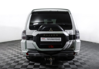 Подержанный автомобиль Mitsubishi Pajero 2021 года (6 фото)
