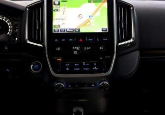 Подержанный автомобиль Toyota Land Cruiser Suv 2016 года (15 фото)