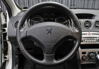 Подержанный автомобиль Peugeot 408 2012 года (8 фото)