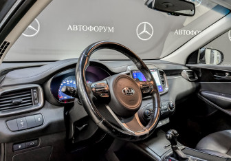Подержанный автомобиль Kia Sorento 2016 года (16 фото)