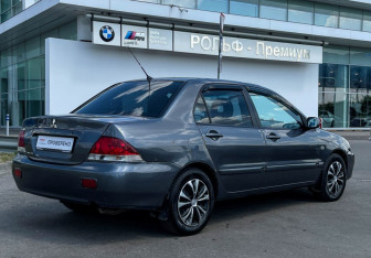 Подержанный автомобиль Mitsubishi Lancer Sedan 2007 года (5 фото)