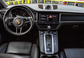 Подержанный автомобиль Porsche Macan 2019 года (10 фото)
