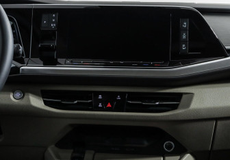 Подержанный автомобиль Volkswagen Multivan 2022 года (10 фото)